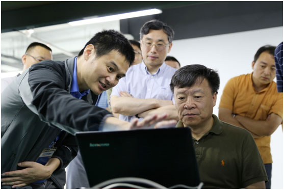 中国工程院高文院士莅临德扑圈考察